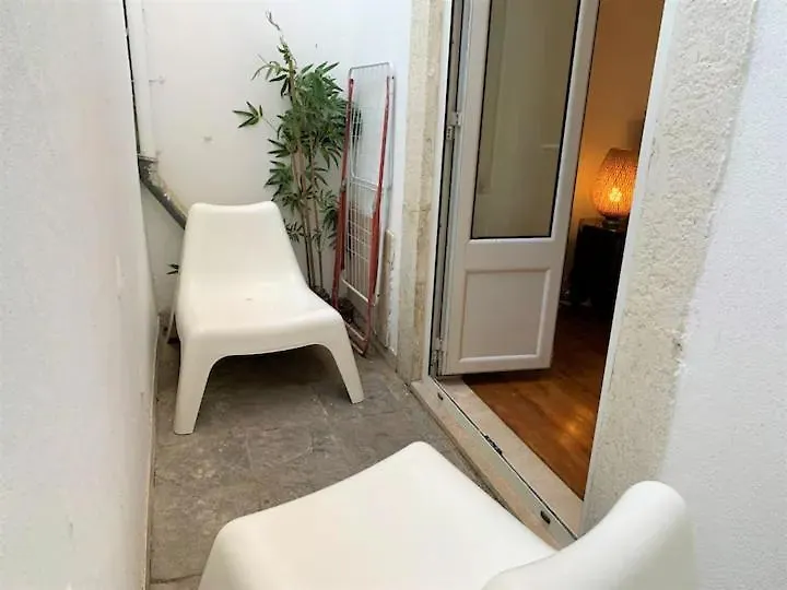 Lisbon Necessidades Artists Apartment